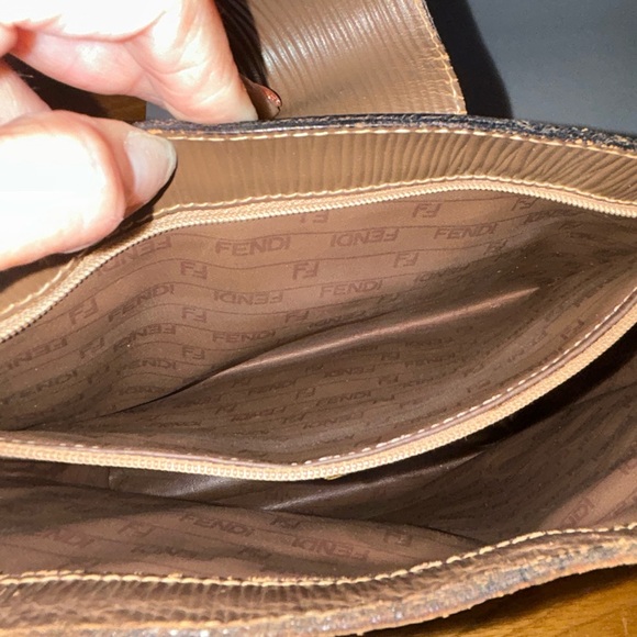 Pre loved vintage Fendi  crossbody bag - Picture 12 of 14